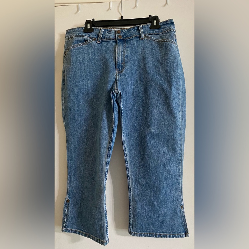 Levi's Women's Cropped stretch Blue Jeans
